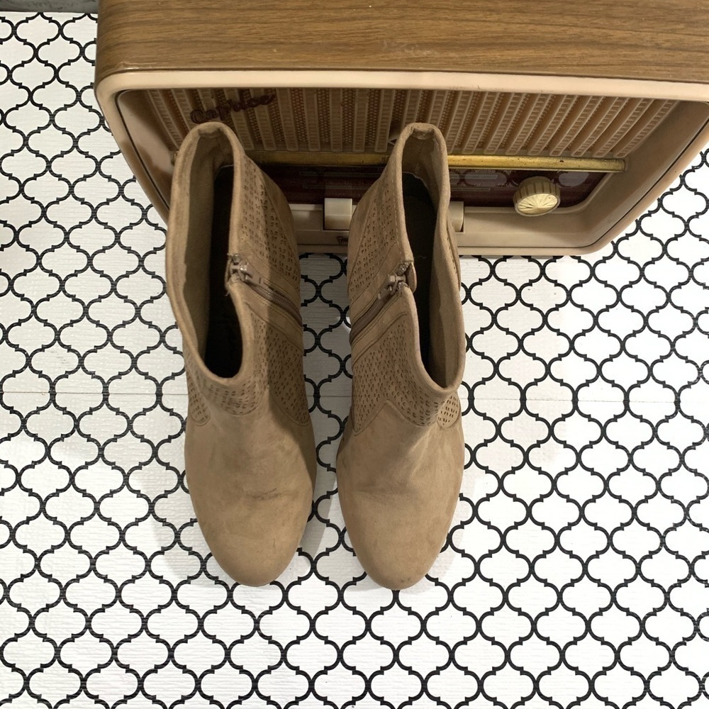 American Rag Aria Perforated Booties - Picture 4 of 8